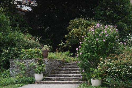 Taman di luar Maison d'hôtes La bien-Aimée