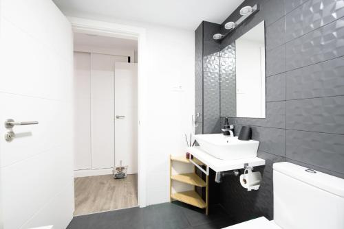Kúpeľňa v ubytovaní Suite Home Los Alamos sol, playa y golf , parking&Wifi