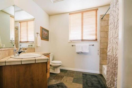 Koupelna v ubytování Basin Lakeside Getaway