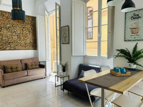 a living room with a table and a couch at Clemens9 Premium in Málaga