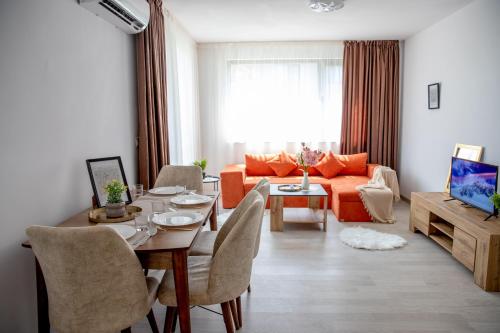 TV a/nebo společenská místnost v ubytování Top Location Miraj Deluxe Two-Bedroom Suite