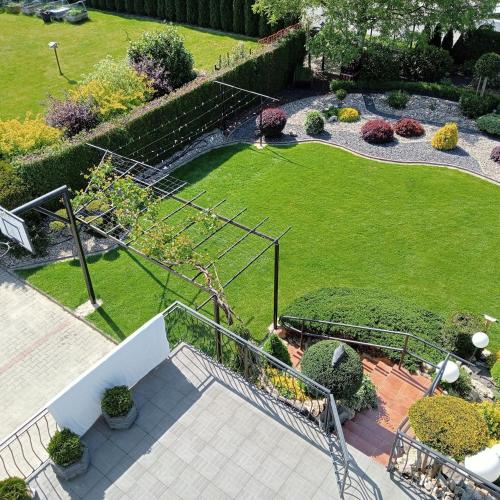 an aerial view of a garden with a lawn at Eliza noclegi in Bolesławiec