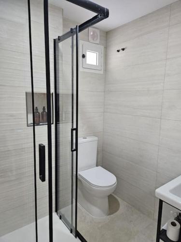 a small bathroom with a toilet and a sink at Estudio en Santander in Santander