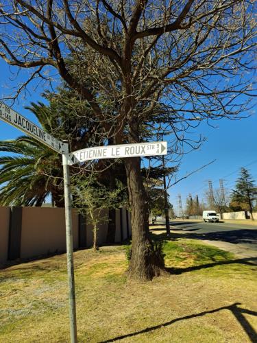 a street sign in front of a tree at Randhart guesthouse in Alberton