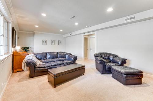 a living room with two leather couches and a table at 8 Mi to Jacksonville Oregon Getaway with Deck! in Jacksonville