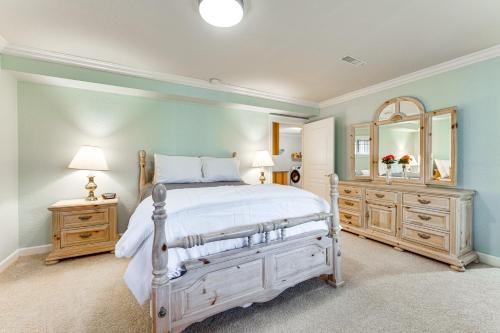 a bedroom with a bed and a large mirror at 8 Mi to Jacksonville Oregon Getaway with Deck! in Jacksonville