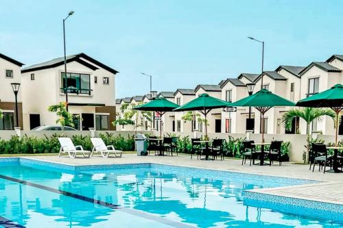 Bazén v ubytování Luxuriöses Haus, privater Pool nebo v jeho okolí