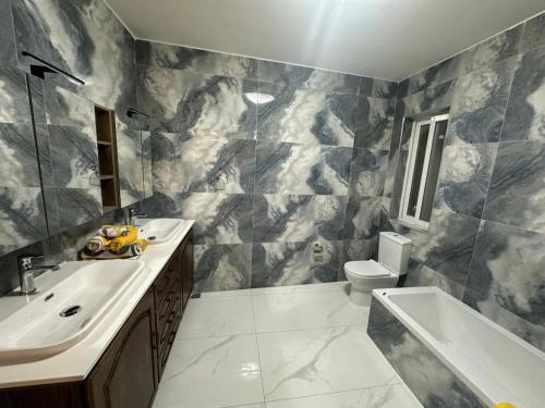 Koupelna v ubytování 1 BedSingle in Shared Room Mix , Gzira