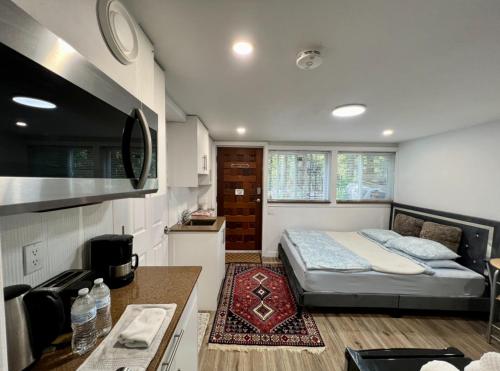 a small room with a bed and a kitchen at Resort style home living in Delta