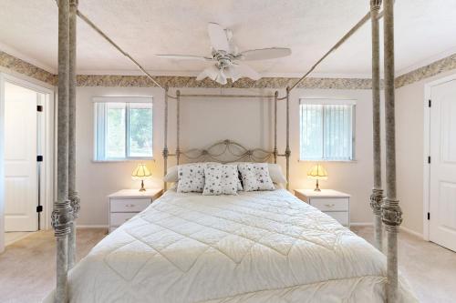 a bedroom with a bed with a ceiling fan at Lakeview Getaway in Lakeview