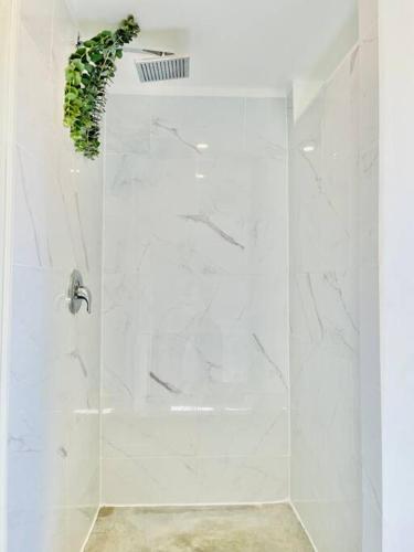 a bathroom with a shower with white marble at Waterfront Niagara-On-The-Lake Farmhouse on a Vineyard in Niagara on the Lake