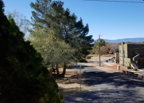 an empty street with trees and a basketball hoop at Beaver Creek Inn in Lake Montezuma