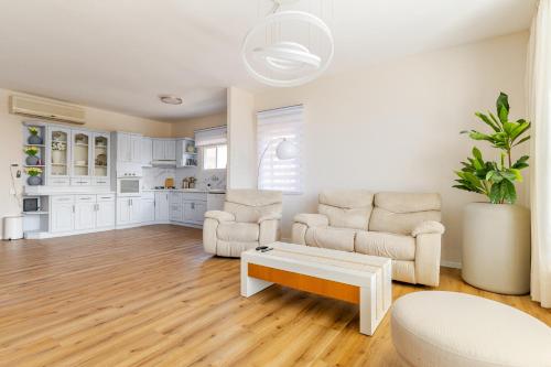 Χώρος καθιστικού στο Near Beach, Wonderful Penthouse