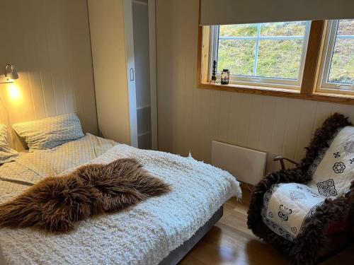 a bedroom with a bed and a window at Cozy apartement near Besseggen with a nice outdoor area! in Randsverk