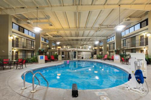 Bazén v ubytování Northwest Inn nebo v jeho okolí