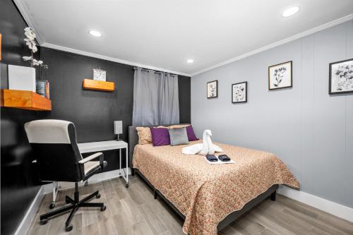 a bedroom with a bed and a desk and a chair at Charming Urban Studio Near Rice University & Museum District in Houston