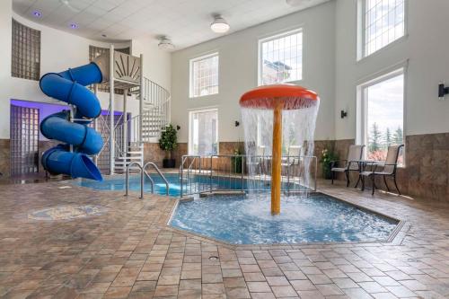 Πισίνα στο ή κοντά στο Best Western Plus Edmundston