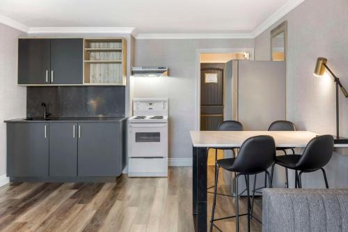 Η κουζίνα ή μικρή κουζίνα στο Best Western Plus Edmundston