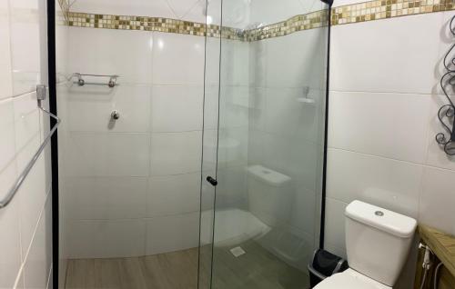 Et badeværelse på casa da flor estúdio com lareira