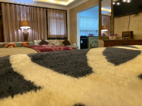 Et opholdsområde på casa da flor estúdio com lareira