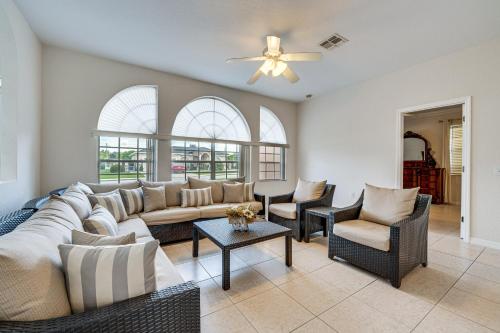4 Mi to Southern Dunes Elegant Home with Lanai!にあるシーティングエリア