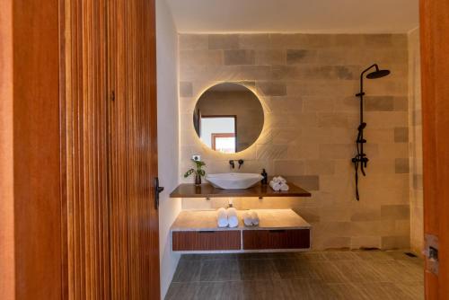 Ένα μπάνιο στο Senna Villa - 2BR with Private Pool