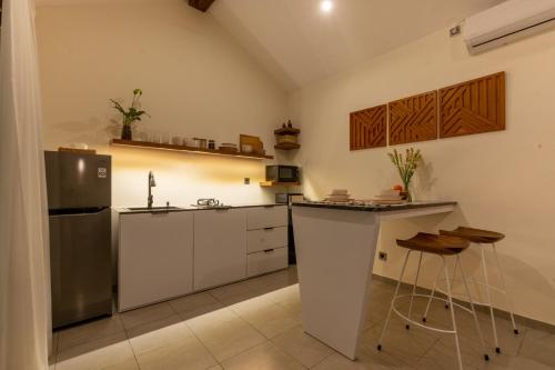 Η κουζίνα ή μικρή κουζίνα στο Senna Villa - 2BR with Private Pool
