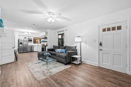 Η κουζίνα ή μικρή κουζίνα στο BentWood Oasis in Austin House