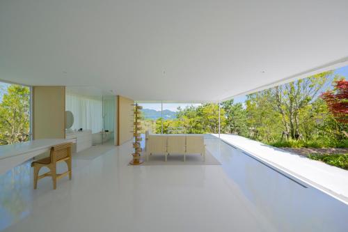 a house with a swimming pool with a view at Simose Art Garden Villa in Kuba