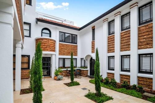 an exterior view of a building with a courtyard at Boutique Art Deco Apt, Beach, Park, Shops, Cafes F1 in Melbourne