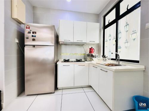 Η κουζίνα ή μικρή κουζίνα στο The Platino Skudai near Paradigm Mall by RR JBcity