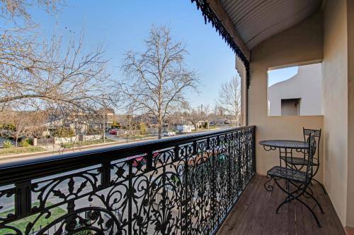 a balcony with a table and chairs and a view of a street at Parkham - CBD, Elegant Townhouse in Wagga Wagga