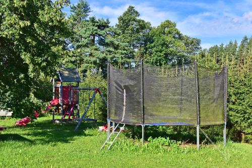 a basketball hoop with a net in a yard at Šeimos namelis - Mindūnų sodyba in Mindūnai