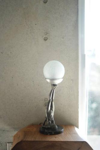 a lamp sitting on top of a wooden table at SENSE Beppuwan in Hiji