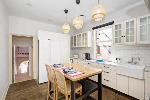 a kitchen with a table and chairs in a kitchen at Fitzroy Private Rooms - 132 Nicholson Homestay in Melbourne