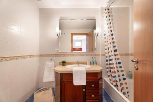 a bathroom with a sink and a mirror at Apartamento Vista Paraiso in Adeje
