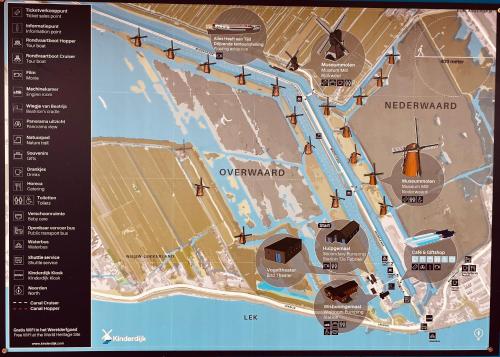 a map of the disneyland resort at B&B appartement Rebel and Moon in het centrum van Alblasserdam in Alblasserdam