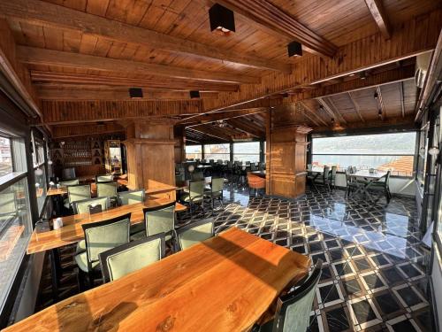 a dining room with wooden tables and chairs at AMASRA DADAYLI HOTEL in Amasra