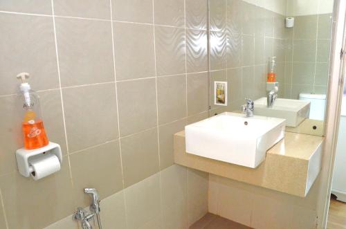 a bathroom with a white sink and a mirror at Near Gurney 3-Storey Event Hse by Felice Homestay in Tanjong Tokong