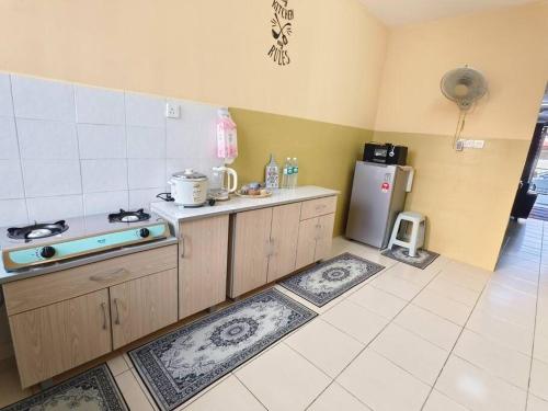 Una cocina o cocineta en Homestay BRP Bypass 69