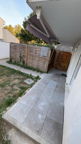 Photo de la galerie de l'établissement Stade OL et grand large 1 chambre, à Décines-Charpieu