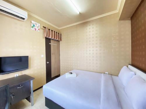Ένα ή περισσότερα κρεβάτια σε δωμάτιο στο Great Choice 2BR at The Edge Bandung Apartment By Travelio