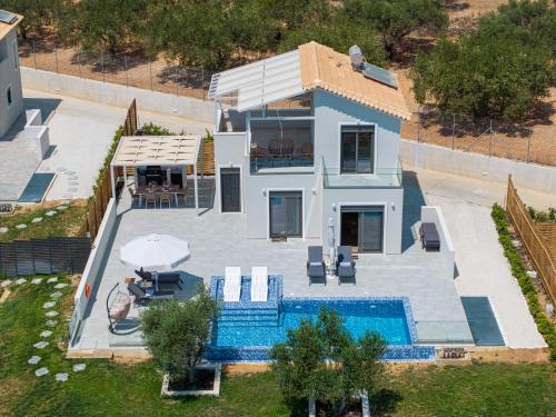 Bazén v ubytování Endless Blue Private Club nebo v jeho okolí