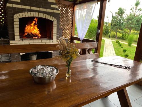 Ein Garten an der Unterkunft садиба В ГОРАХ у Аліни