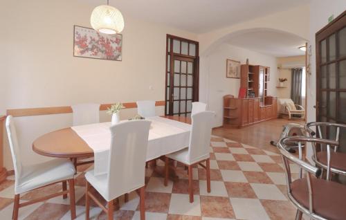 Gorgeous Home In Sibenik