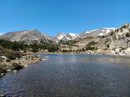 a river with mountains in the background at Spacieux appartement T2 & cabine in Les Angles
