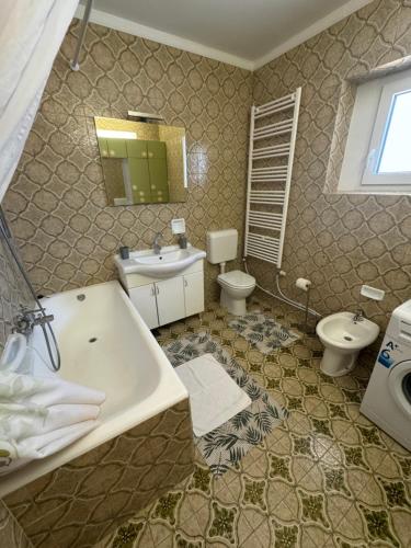 Koupelna v ubytování Apartments and Rooms Oražem Zoro