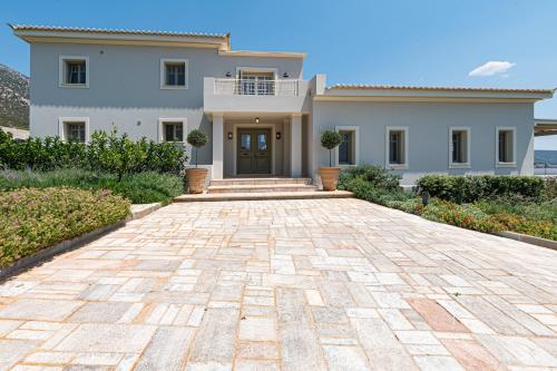 Το κτήριο όπου στεγάζεται  η βίλα