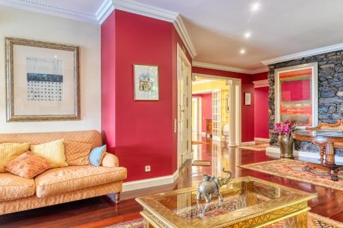 Casa das Bromélias, a Home in Madeira