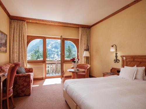 Postel nebo postele na pokoji v ubytování Relais & Chateaux Schönegg